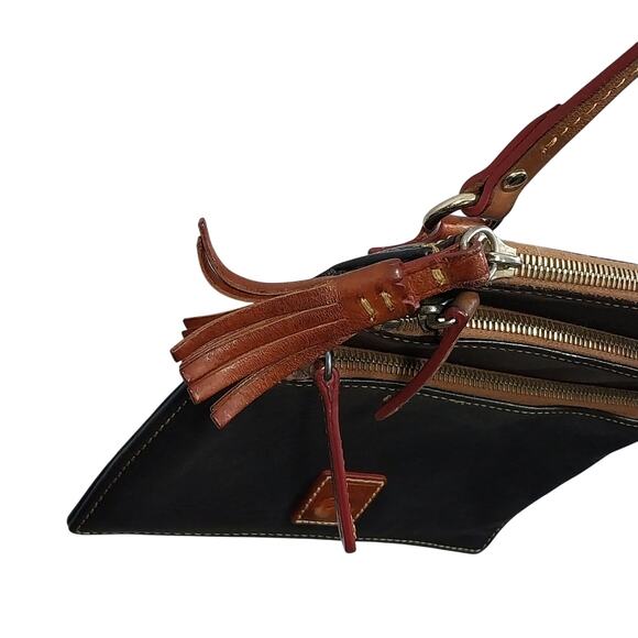 DOONEY & BOURKE! BLACK TEXTURED GENUINE LEATHER, PECAN BROWN TRIM CROSSBODY BAG! - Picture 7 of 13